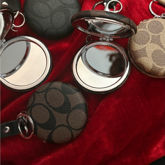 Unbranded Compact Mirror Keychains - Picture 2 of 6